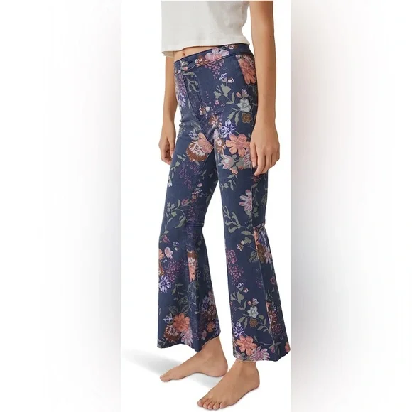 šLAST ONE! FREE PEOPLE Youthquake Printed Crop Flare Jeans Navy Combo - Picture 4 of 14